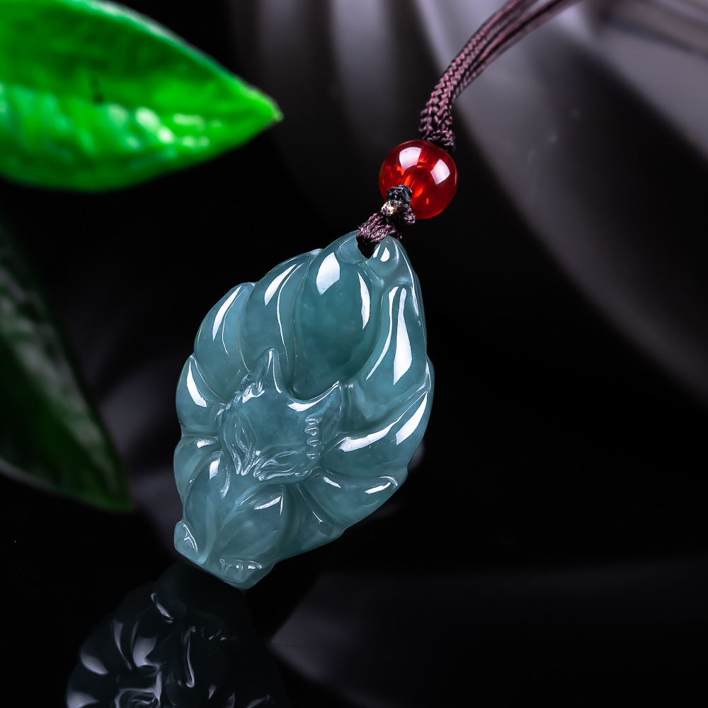 Jewelry & Watches Company - Naturalny Birmanski Jadeitowy Wisiorek Lis Naszyjnik